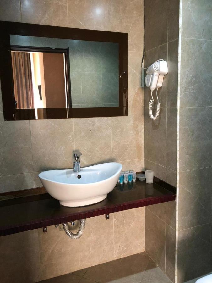 Hotel Vaki Tiflis Dış mekan fotoğraf