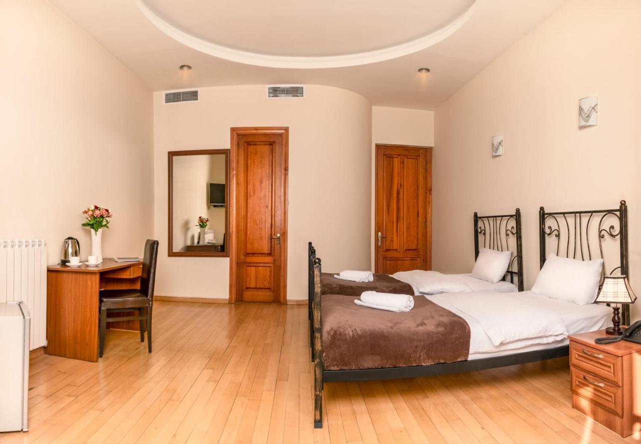 Hotel Vaki Tiflis Dış mekan fotoğraf