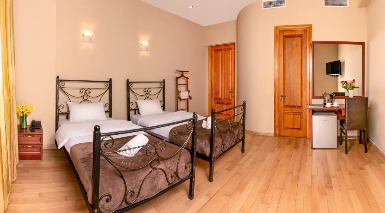 Hotel Vaki Tiflis Dış mekan fotoğraf