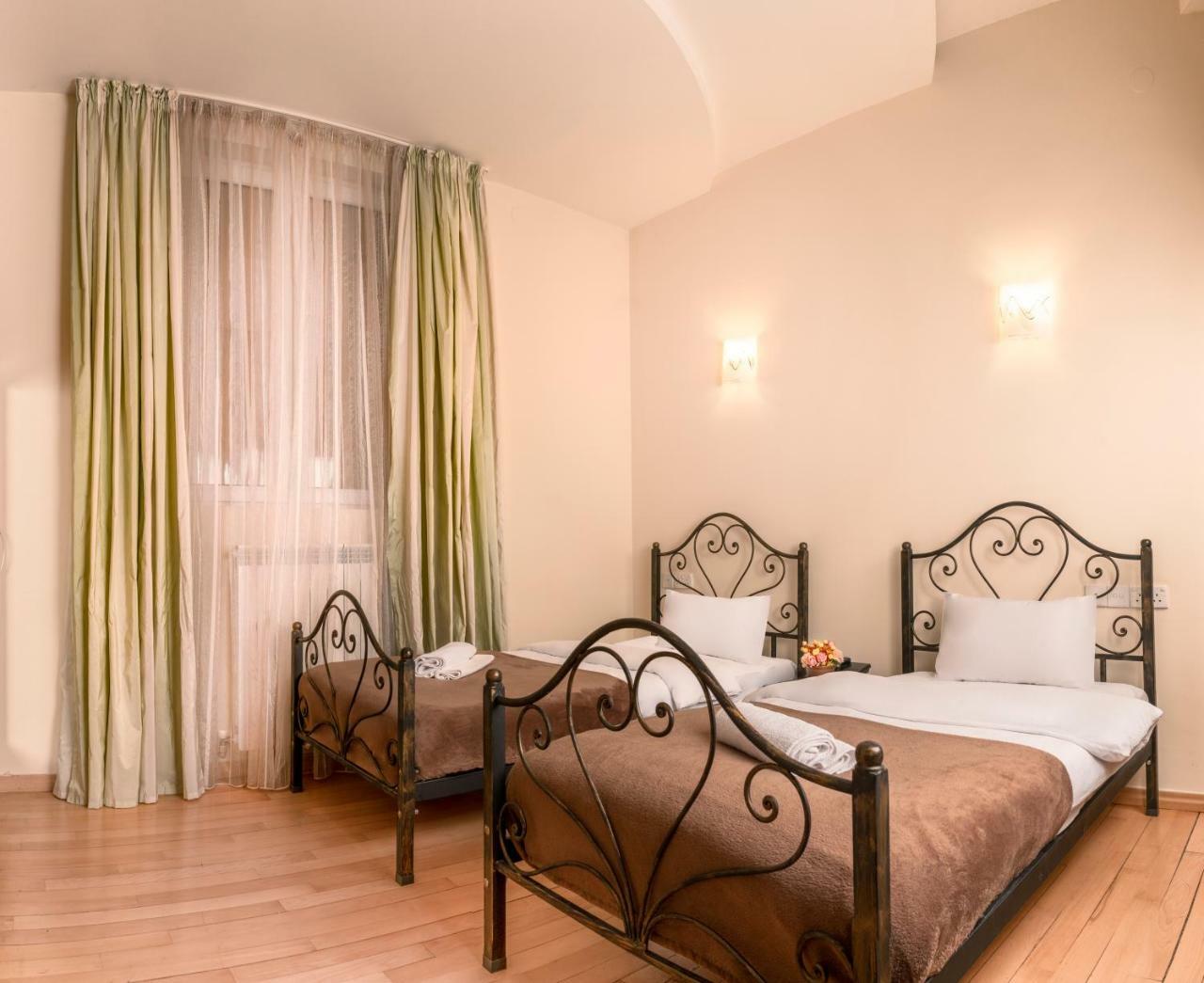 Hotel Vaki Tiflis Dış mekan fotoğraf
